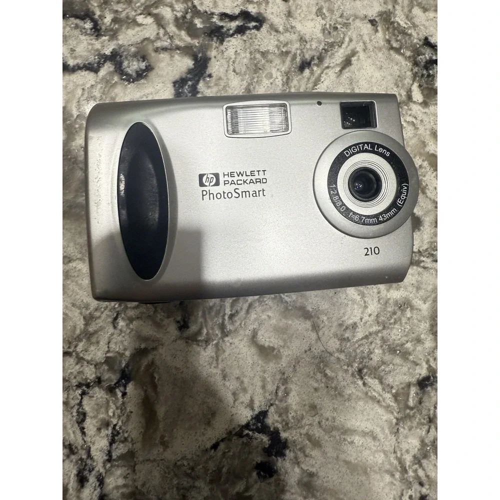 HP PhotoSmart 210 Digital Camera w/ Box & Accessories- Works Well